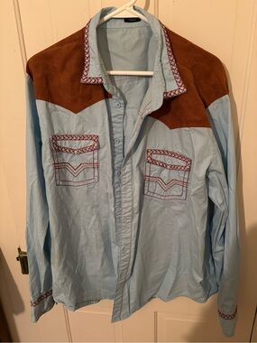 Men's Light Blue Western Button-Down Shirt with Brown Yoke